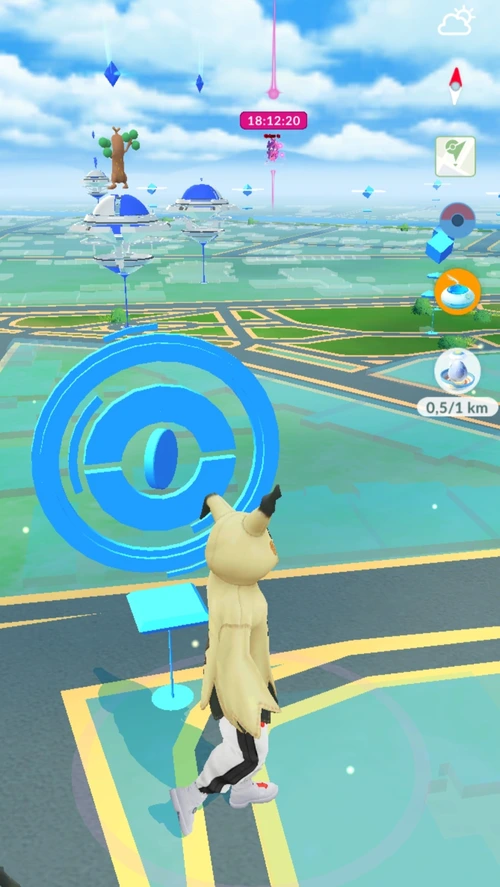 Detail PokéStopu ve hře Pokémon GO